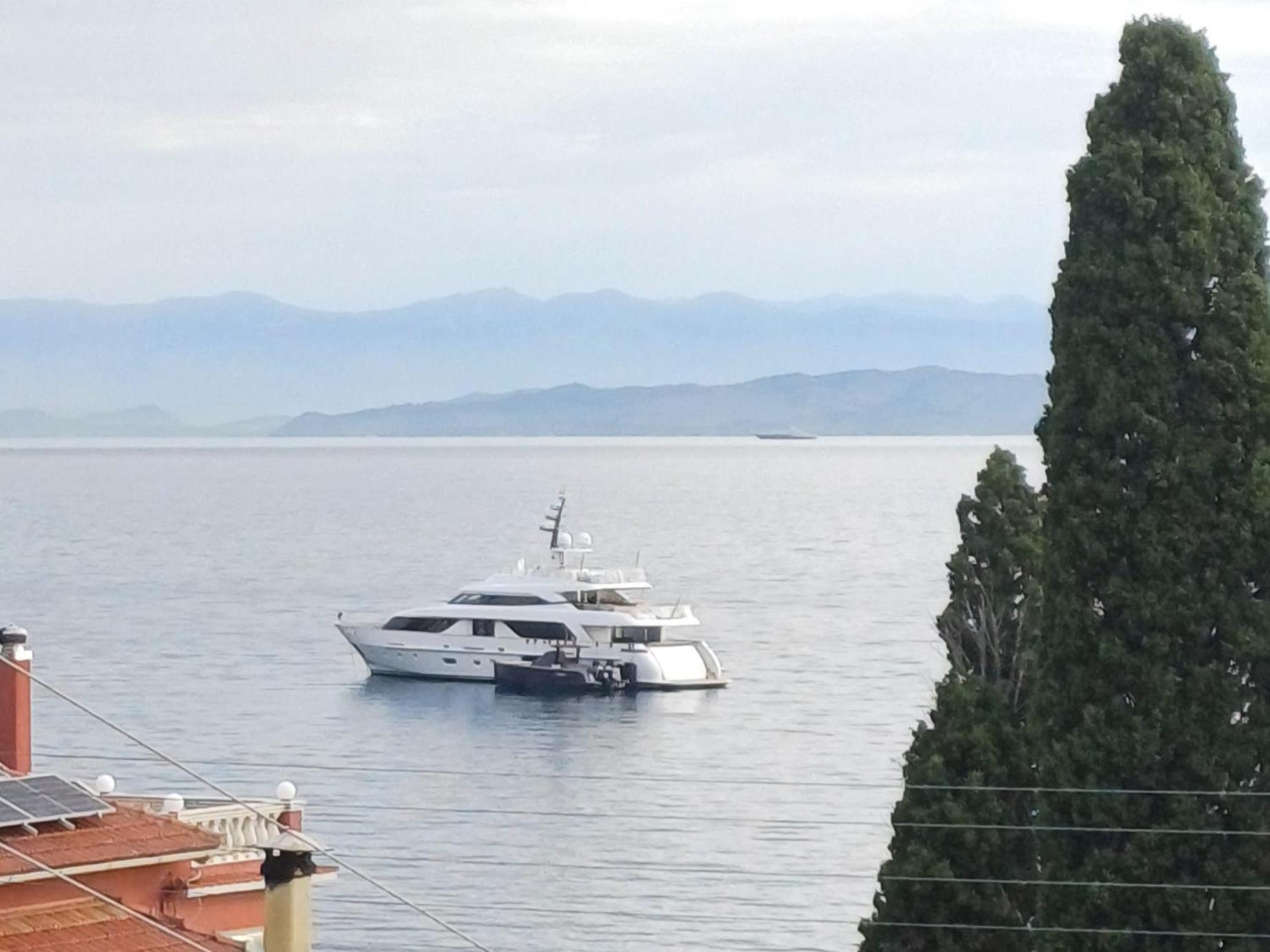 Flora Corfu - Adults Only * Benitses (Corfu)